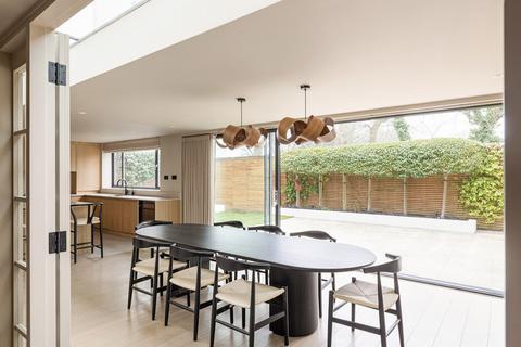 15 Highgate Close, London, N6 4SD