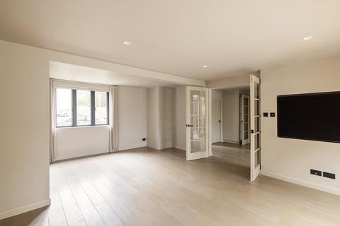 15 Highgate Close, London, N6 4SD