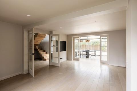 15 Highgate Close, London, N6 4SD