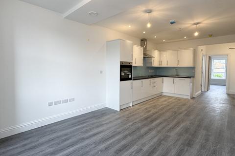 2 bedroom apartment to rent, Grosvenor Road, Ealing