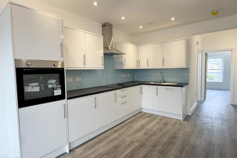 2 bedroom apartment to rent, Grosvenor Road, Ealing