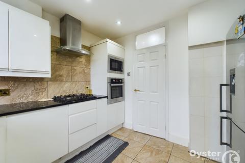 2 bedroom flat to rent, North Circular Road, Queensborough Court North Circular Road, N3