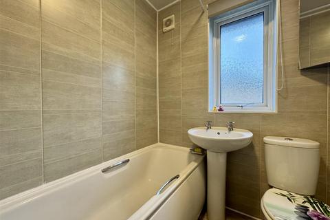 2 bedroom semi-detached house for sale, Warneford Rise, Cowlersley, Huddersfield, HD4 5TN