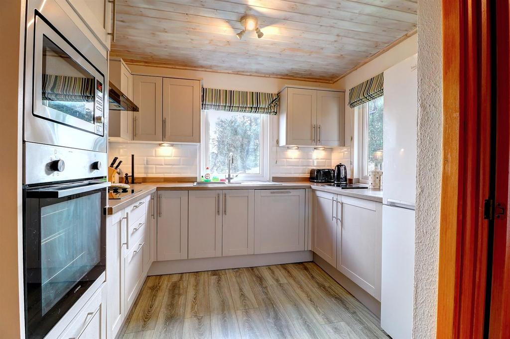 Kitchen .1.jpg