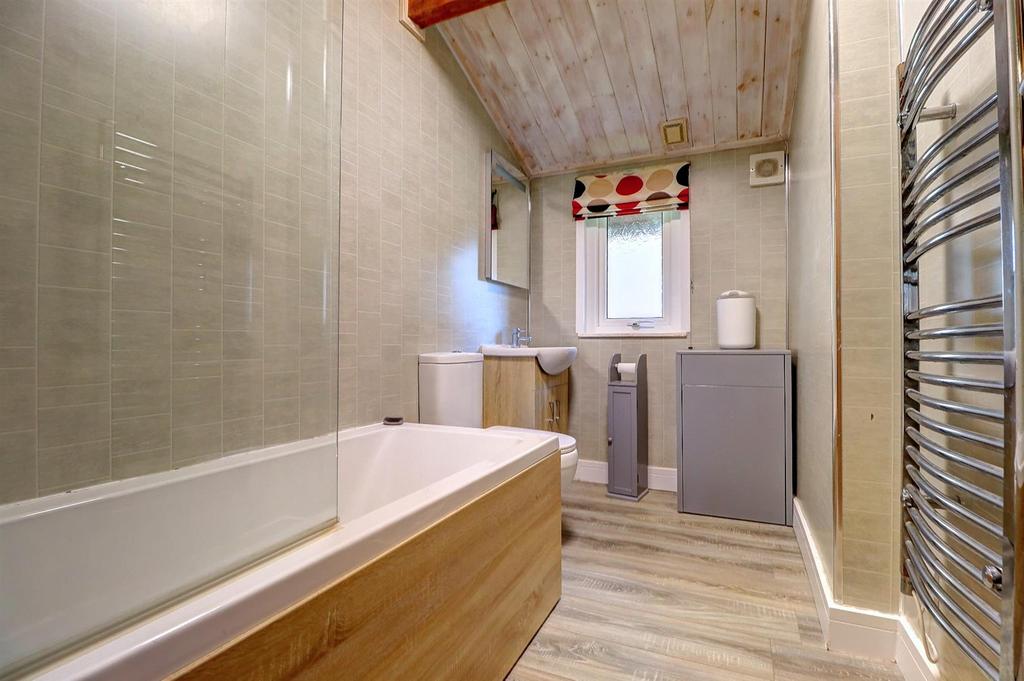 Bathroom .1.jpg