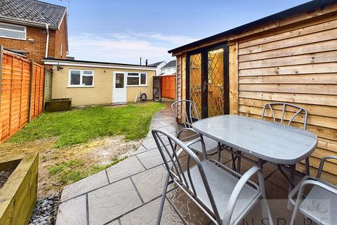 2 bedroom bungalow for sale, Rhodes Way, Crawley RH10