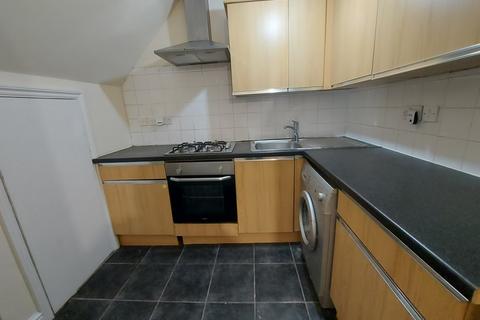 2 bedroom flat to rent, Woodford Avenue, Gants Hill