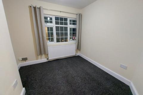 2 bedroom flat to rent, Woodford Avenue, Gants Hill