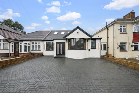 4 bedroom semi-detached bungalow for sale, Glasbrook Avenue, Twickenham TW2