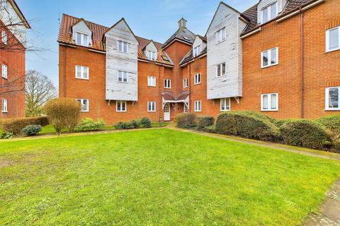 2 bedroom flat for sale, Melba Court, Writtle.