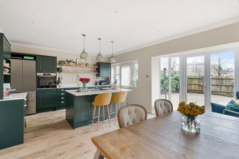 23 Cambridge Square, Redhill, RH1 6TG