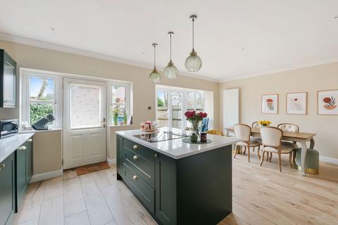 23 Cambridge Square, Redhill, RH1 6TG