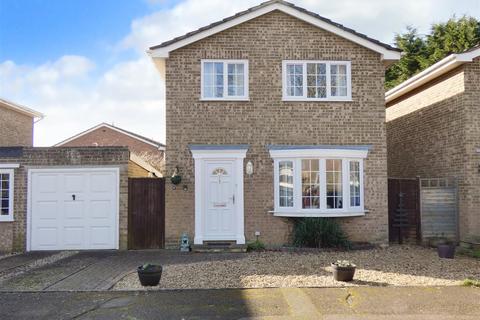 4 bedroom detached house for sale, Spinnaker Close, Littlehampton BN17