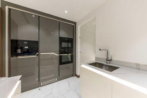 3 bedroom flat to rent, Upper Grosvenor Street, London W1K