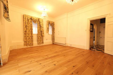 2 bedroom flat for sale, Elms Avenue, Eastbourne