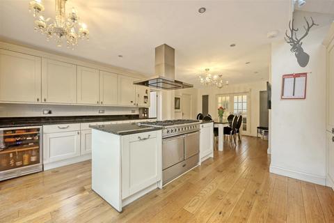 7 Red Oaks Mead, Theydon Bois, Epping, CM16 7LA