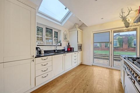 7 Red Oaks Mead, Theydon Bois, Epping, CM16 7LA