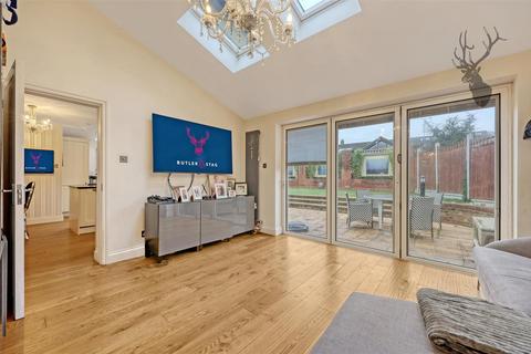 7 Red Oaks Mead, Theydon Bois, Epping, CM16 7LA