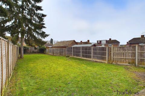 2 bedroom end of terrace house for sale, Ledger Drive, Addlestone, Surrey, KT15