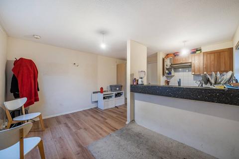 1 bedroom flat for sale, Lowry Crescent, Mitcham, CR4