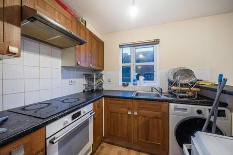 1 bedroom flat for sale, Lowry Crescent, Mitcham, CR4