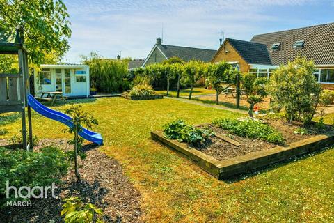 4 bedroom chalet for sale, King Street, Wimblington