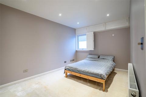 3 bedroom ground floor flat to rent, Kennoldes, Croxted Road, London, SE21