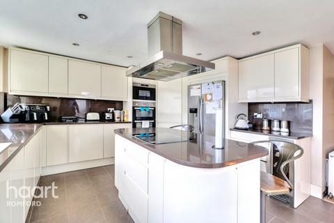 174 Gorseway, Romford, RM7 0SH