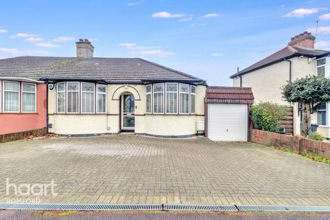 3 bedroom semi-detached bungalow for sale, Gorseway, Romford, RM7 0SH