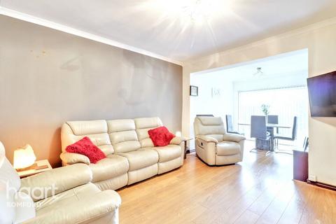 174 Gorseway, Romford, RM7 0SH