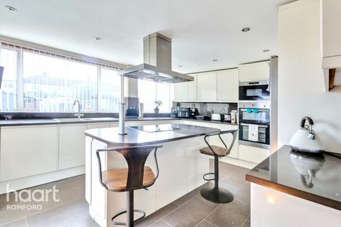 174 Gorseway, Romford, RM7 0SH