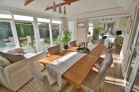 4 bedroom detached house for sale, Fernlea Avenue, Ferndown, BH22