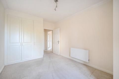 2 bedroom flat to rent, Grove Road, Woking, Surrey, GU21