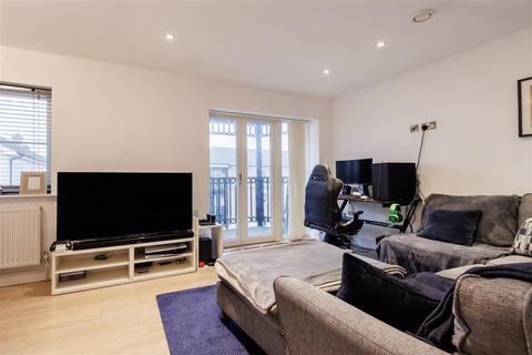 2 bedroom flat for sale, Buckingham Road, Epping