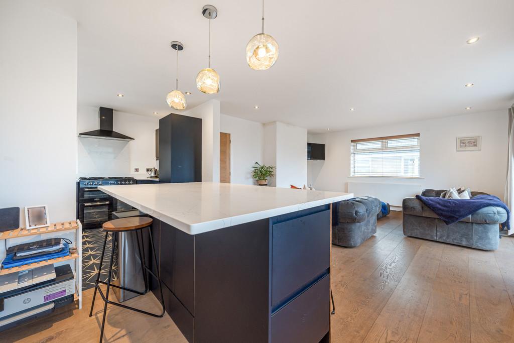Open plan living room/kitchen