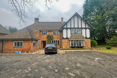 5 bedroom detached house to rent, Dukes Wood Drive, Gerrards Cross, SL9