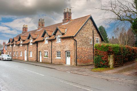 2 bedroom end of terrace house to rent, Main Street, York YO41