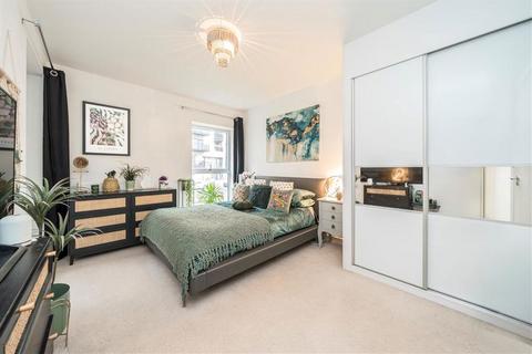 2 bedroom flat for sale, Moy Lane, London SE18