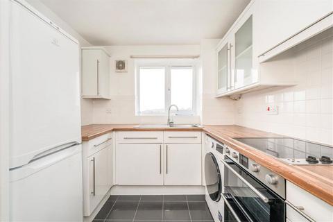 2 bedroom flat to rent, Bernard Ashley Drive, London SE7