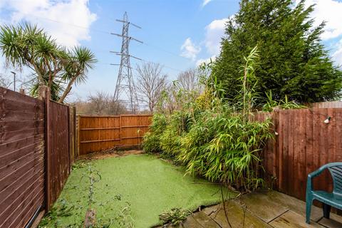 27 Kipling Drive, London, SW19 1TJ