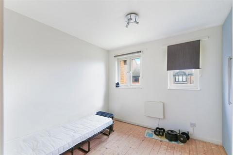 27 Kipling Drive, London, SW19 1TJ
