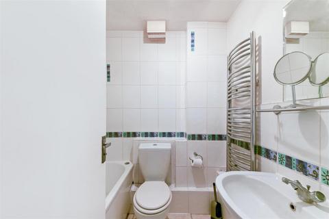 27 Kipling Drive, London, SW19 1TJ