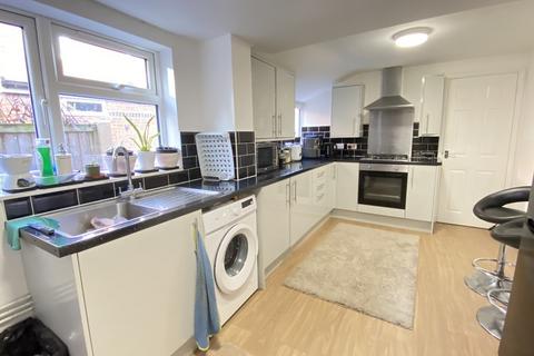 2 bedroom cottage for sale, Beccles Road, Norwich NR14