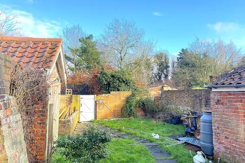 2 bedroom cottage for sale, Beccles Road, Norwich NR14