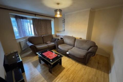 2 bedroom maisonette to rent, Fulham Close, Uxbridge