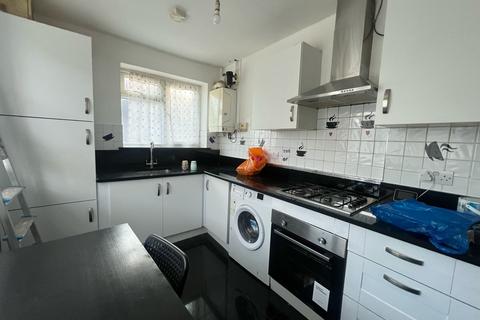 2 bedroom maisonette to rent, Fulham Close, Uxbridge