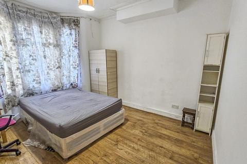 3 bedroom terraced house for sale, Canning Town, London, E16