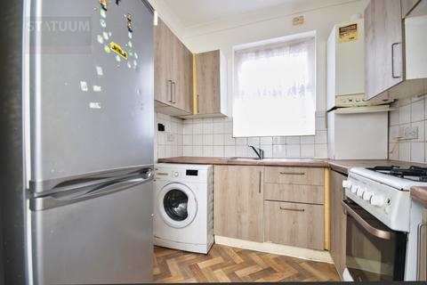 3 bedroom flat to rent, Markhouse Road, Off Lea Bridge Road, Walthamstow, London, E17