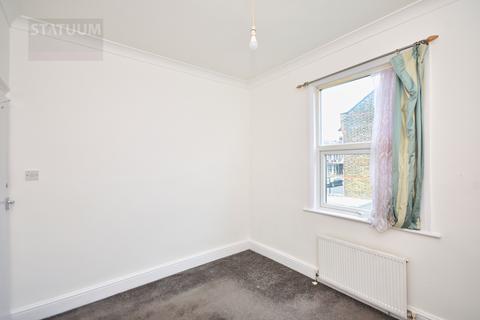 3 bedroom flat to rent, Markhouse Road, Off Lea Bridge Road, Walthamstow, London, E17