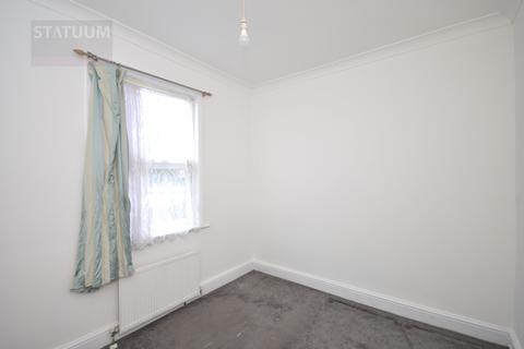 3 bedroom flat to rent, Markhouse Road, Off Lea Bridge Road, Walthamstow, London, E17